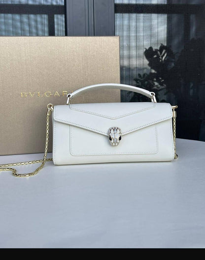 Chanel Clutch with chain
Master quality
18cm 

with box
🎁🎁🎁

210 dhs❣️

Zain95
♥️♥️♥️