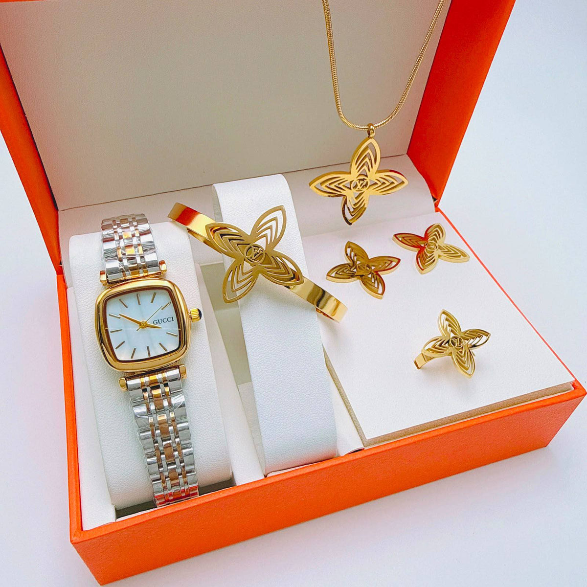 Watches boxes
Chanel
Dior
Gucci
LV

With box 
90 dhs🇦🇪🇦🇪

Zain45 
♥️♥️♥️