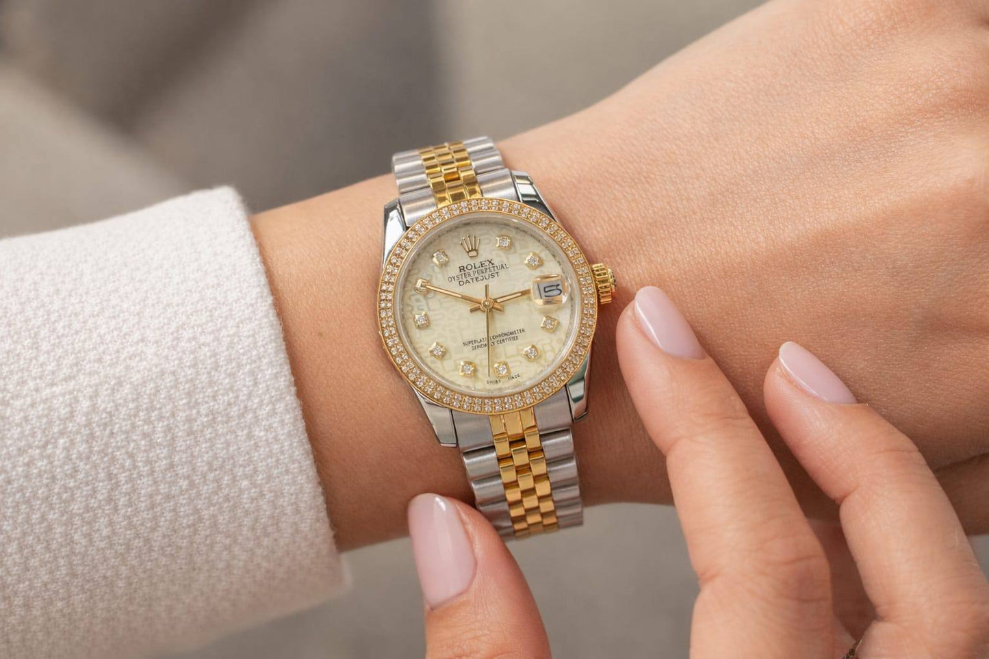 Rolex watch for ladies good quality 
230 dhs❣️
 (size 31mm)

Zain59
♥️♥️♥️