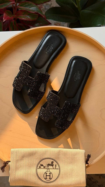 Hermes

Available

Master quality 
Size: 36 to 41 

430 dhs🇦🇪🇦🇪

Zain318
♥️♥️♥️