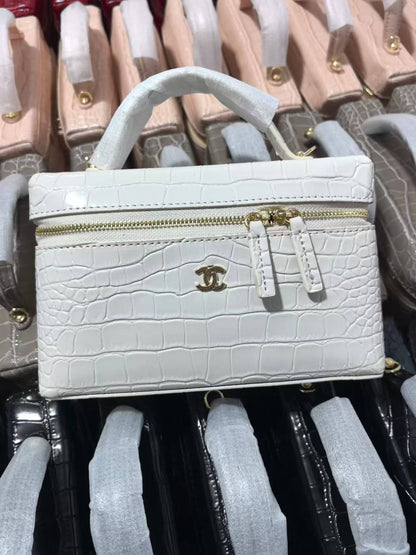 Chanel
210 dhs🇦🇪🇦🇪

Zain132
♥️♥️♥️