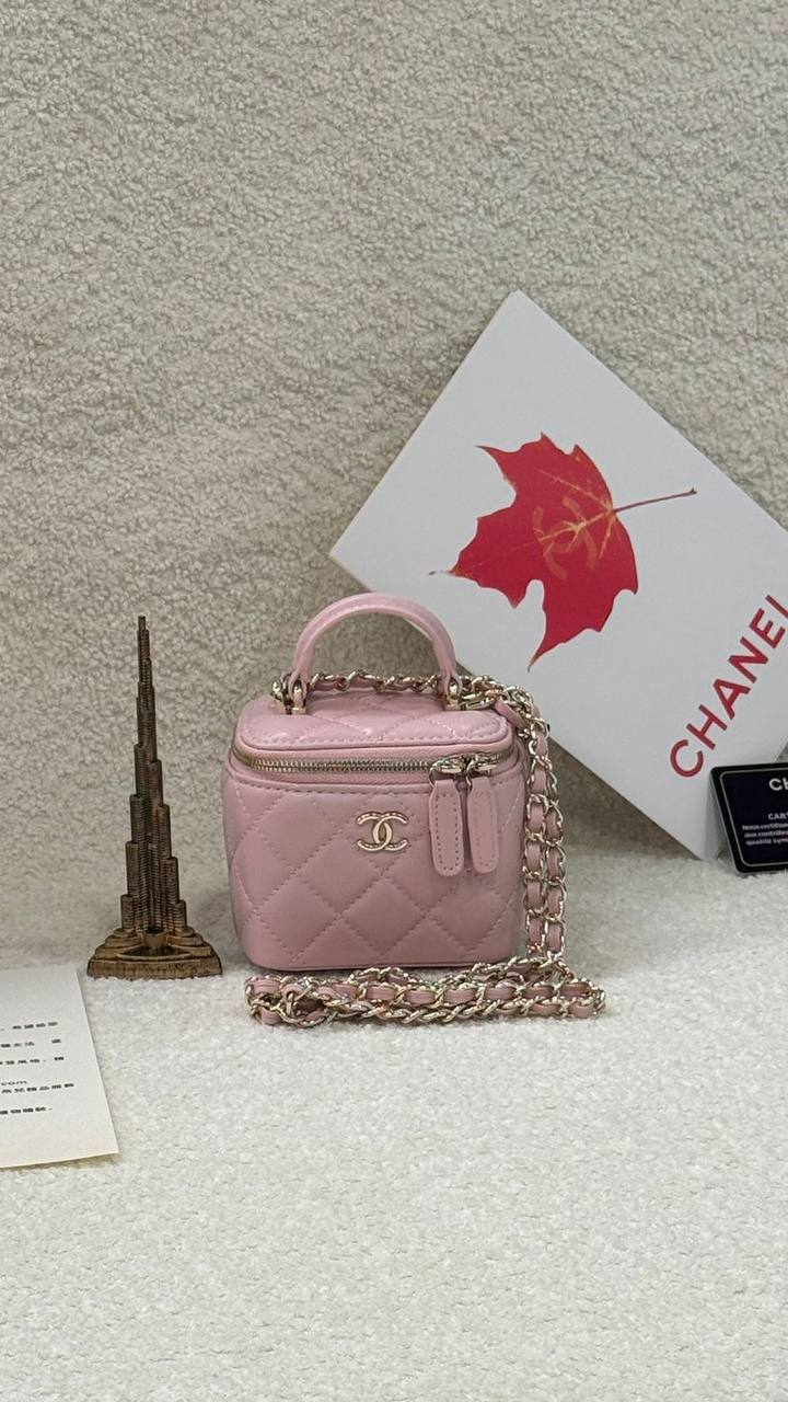 Chanel 
Master
  Micro Size Box🎁
230 dhs✅

Zain131
♥️♥️♥️