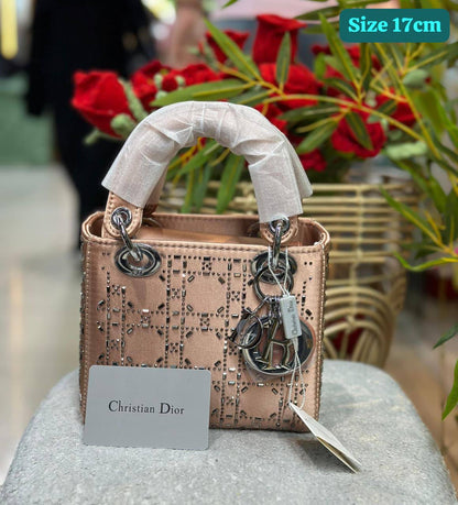 Dior
Good quality 

with box 🎁🎁🎁

120 dhs💓

Zain186
♥️♥️♥️
