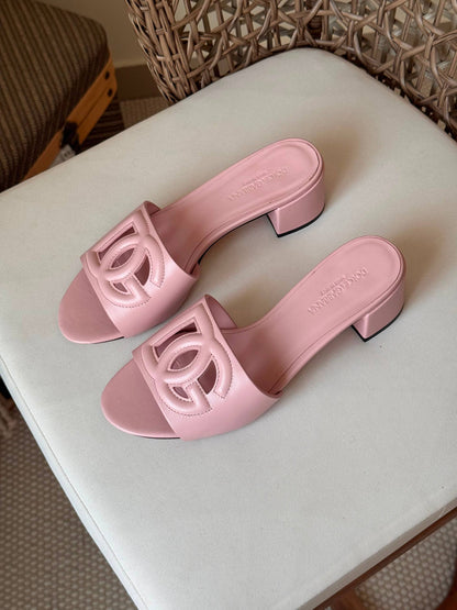 D&G 
✨ New Collection
👠 36–41
💎 Premium Quality
🔥 Super Master
450 dhs✅

Zain198
♥️♥️♥️