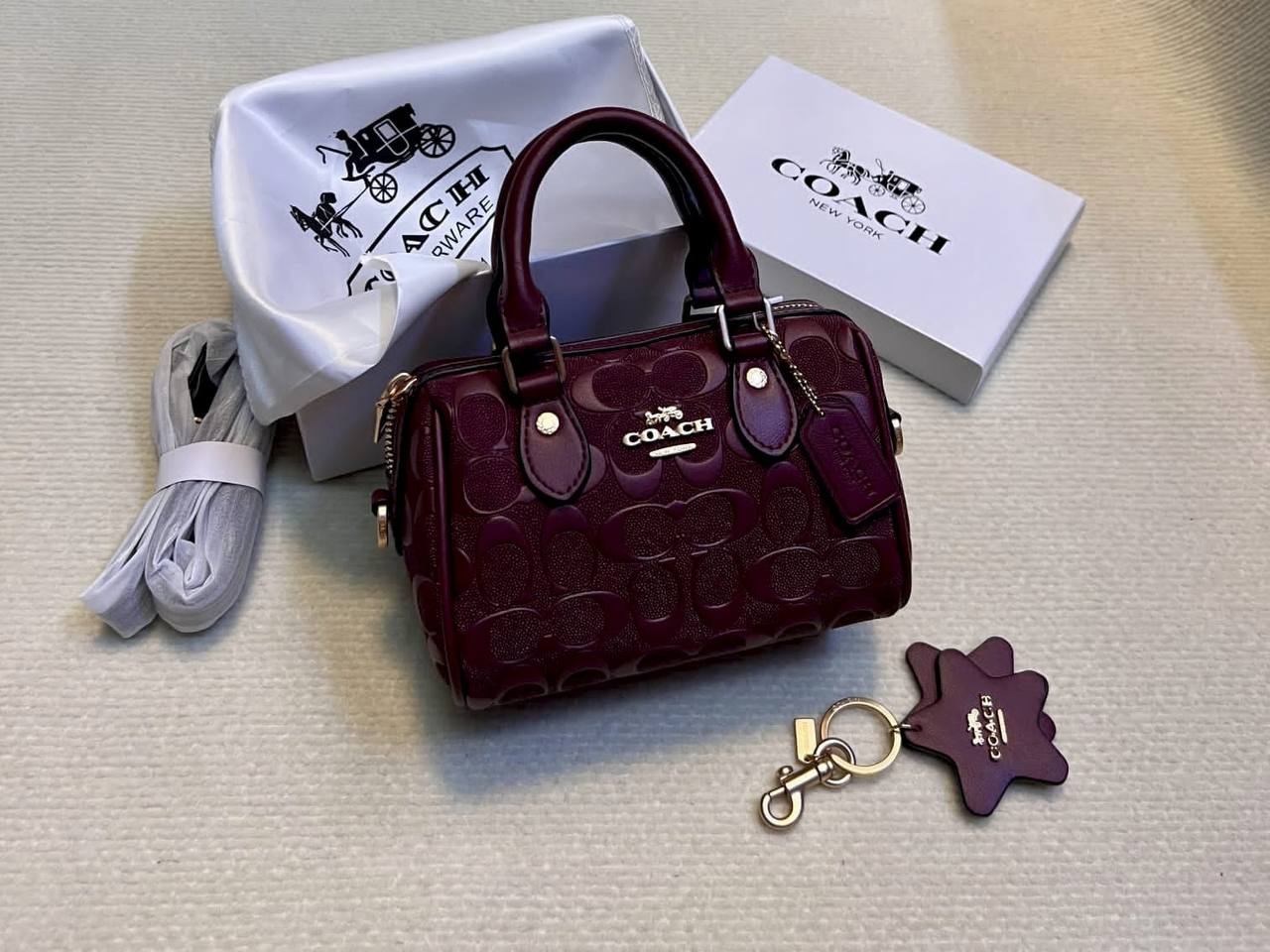 Coach
95 dhs🇦🇪🇦🇪
with box
size 18cm

Zain26
♥️♥️♥️