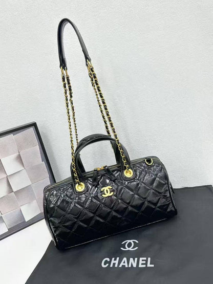 CHANEL
 NEW CAME GOOD QUALITY 
90 dhs🪙💕

Zain39
♥️♥️♥️