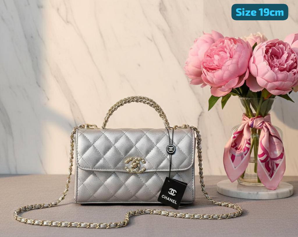 Chanel
Good quality 
with box 
🎁🎁🎁

100 dhs✅

Zain186
♥️♥️♥️