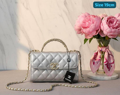 Chanel
Good quality 
with box 
🎁🎁🎁

100 dhs✅

Zain186
♥️♥️♥️