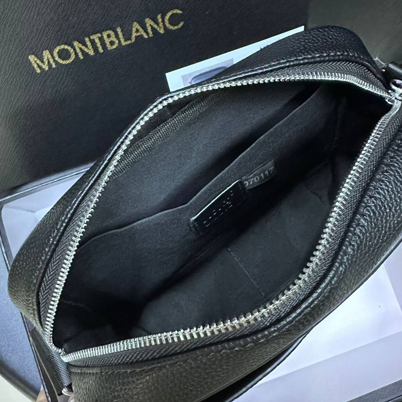 MONTBLANC 
SLING BAG NEW CAME GOOD QUALITY 

WITH BOX 
🎁🎁🎁

75 dhs✅

Zain39
♥️♥️♥️