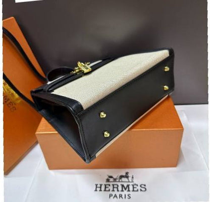 HERMES 

NEW CAME 
GOOD QUALITY 
WITH BOX 
100 dhs🇦🇪🇦🇪

Zain39
♥️♥️♥️