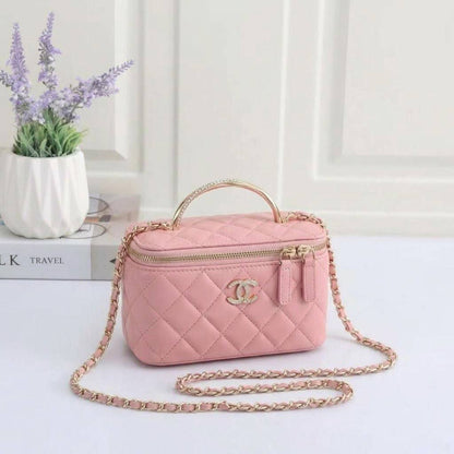 Chanel

High quality

With box 
100 dhs🇦🇪🇦🇪

Zain50
♥️♥️♥️