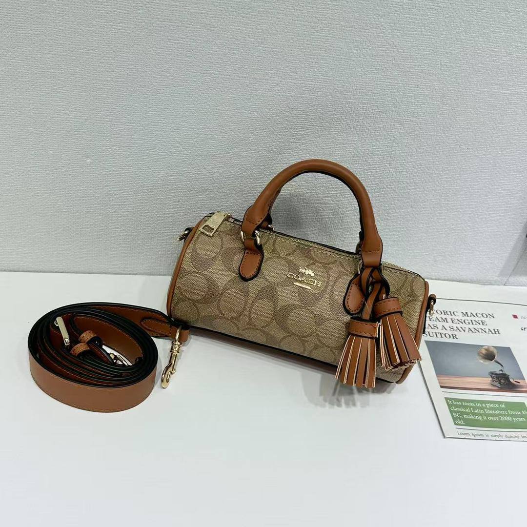 Coach - Aigner
90 dhs🪙💕
Good quality 

with box
🎁🎁🎁

Zain35
♥️♥️♥️