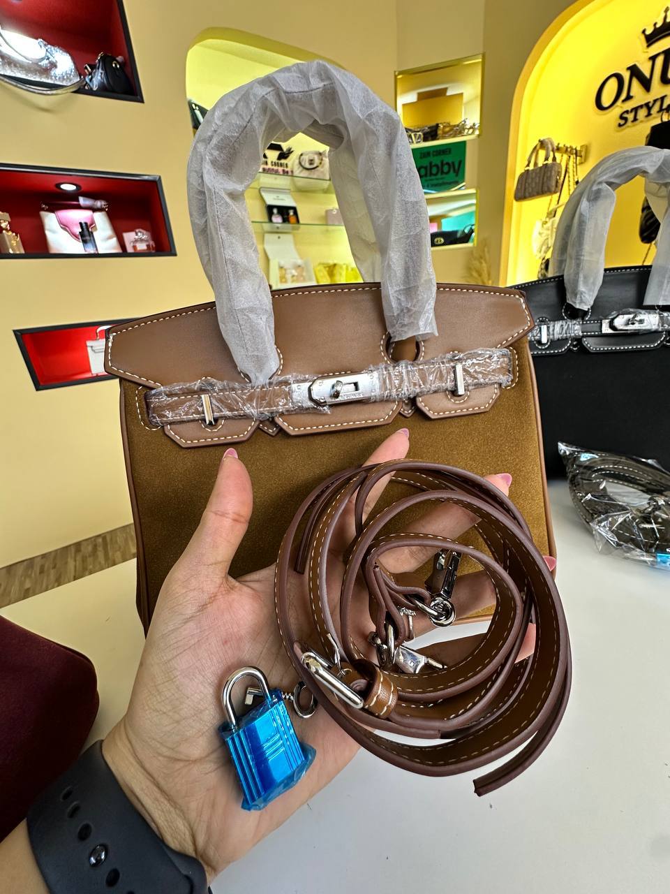 Hermes


120 dhs

Zain72


♥️♥️♥️

Zc