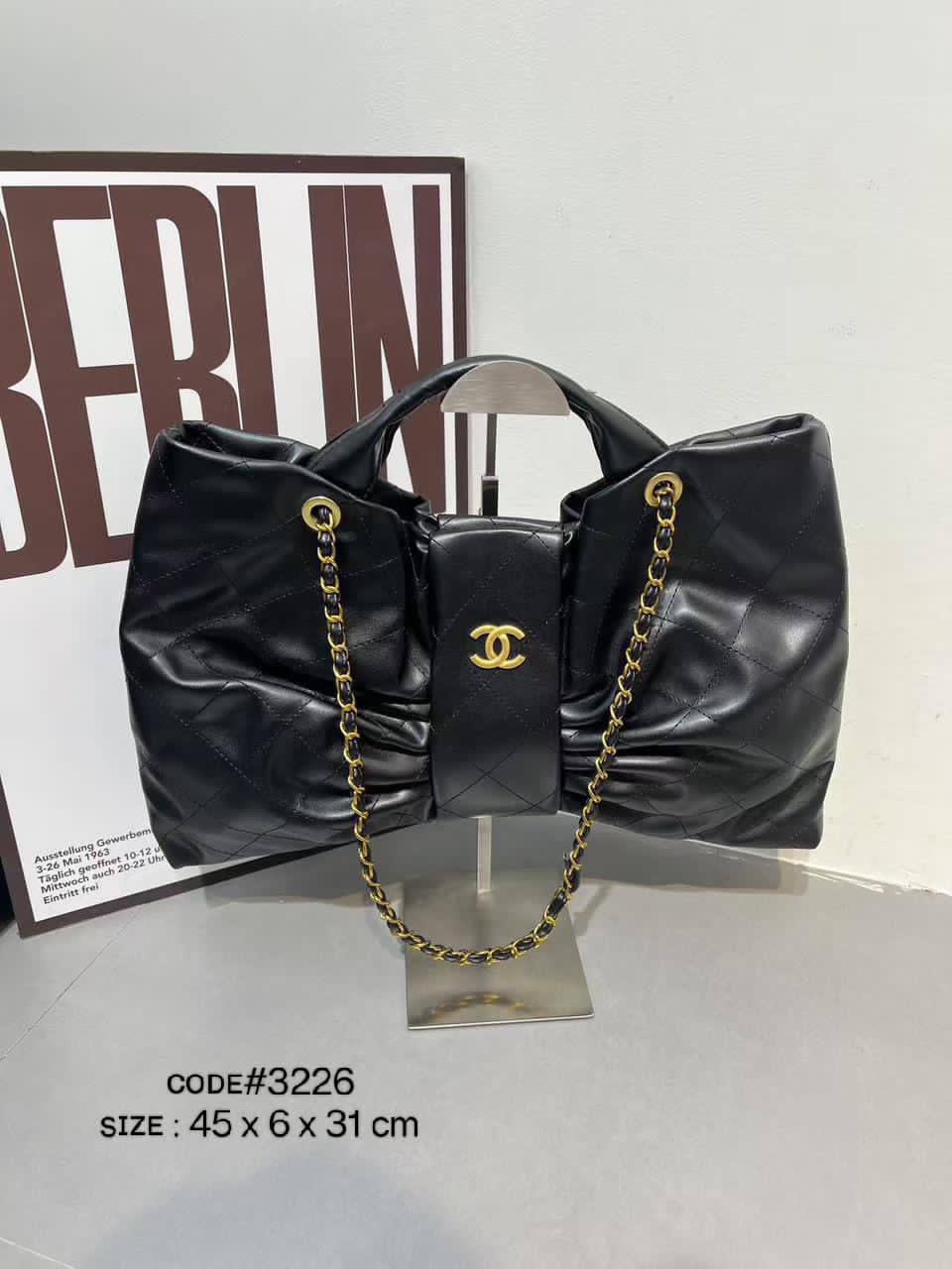 CHANEL ʙᴏᴡ ʙᴀɢ
ᴛᴏᴛᴇ sʜᴏᴜʟᴅᴇʀ ʙᴀɢ
sᴜᴀᴅᴇ, ᴅᴇɴɪᴍ, ʟᴀᴍʙsᴋɪɴ ᴍᴀᴛᴇʀɪᴀʟ
ɢᴏʟᴅ ʜᴀʀᴅᴡᴀʀᴇ
ᴄʜᴀɪɴ ʙᴇʟᴛ sᴛʀᴀᴘ
sɪᴢᴇ: 45 cm

80 dhs🪙🌨️

Zain31
♥️♥️♥️