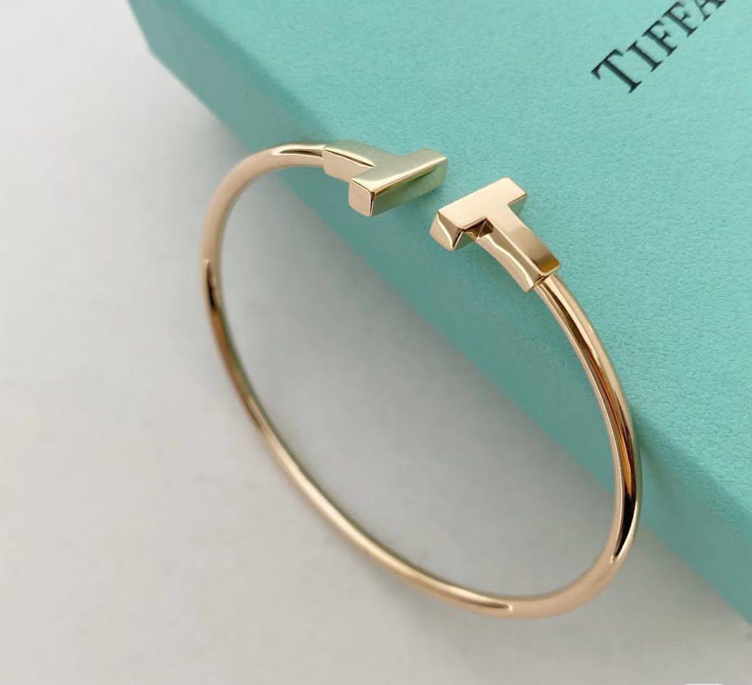 Tiffany Bangle* ☘️
Master Quality 

*45* AED normal box 📦

Zain48
♥️♥️♥️