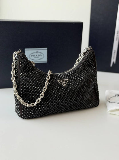 Prada
*vip quality 22 cm*
950 dhs🌺

Zain257
♥️♥️♥️