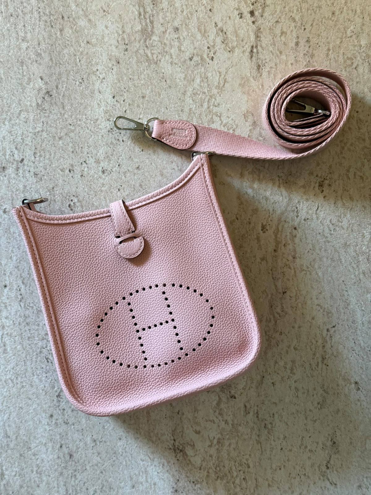 HERMES 💫

Super Master Quality ⚡️

Original Packing 🎁

Size 16CM📏

For Price 👇 WhatsApp✅
0568585901 
0507557372
0552275751 Owner Zain 👌

Zain321
♥️♥️♥️