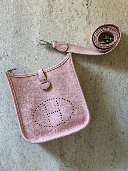 HERMES 💫

Super Master Quality ⚡️

Original Packing 🎁

Size 16CM📏

For Price 👇 WhatsApp✅
0568585901 
0507557372
0552275751 Owner Zain 👌

Zain321
♥️♥️♥️