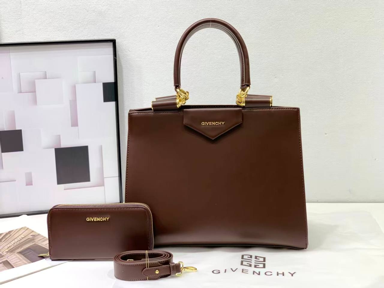 Givenchy
GOOD QUALITY 
120 dhs🇦🇪

Zain200
♥️♥️♥️