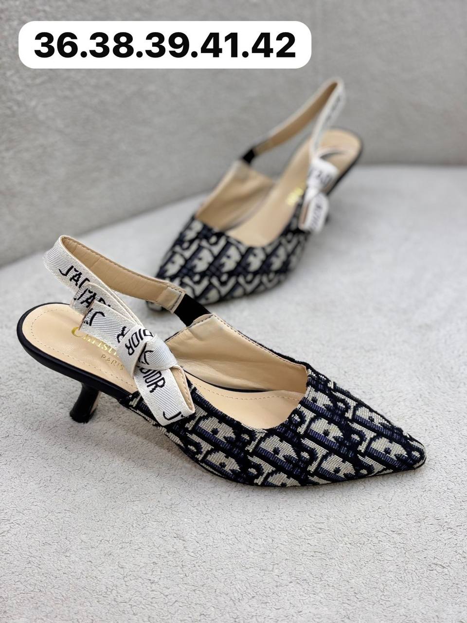 Dior sandal
120 dhs🇦🇪


36-42

Zain55
♥️♥️♥️