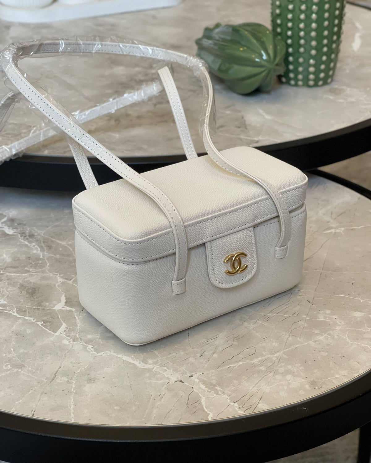 Chanel  ✨💥
Available original box 📦 
With full packing 🎀🎀
Super high quality 💥💥

For Price 👇 WhatsApp✅
0568585901 
0507557372
0552275751 Owner Zain 👌

Zain283
♥️♥️♥️
