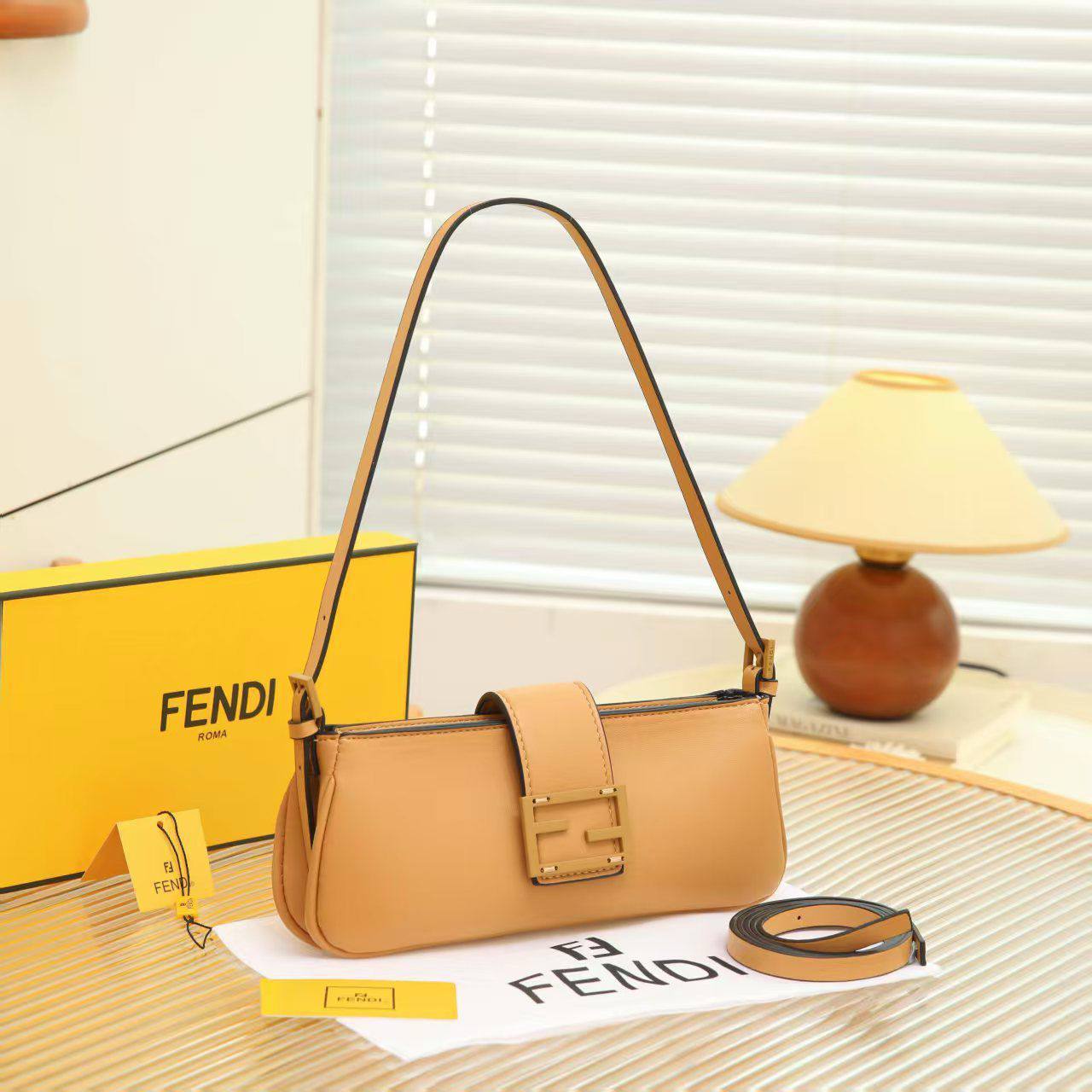 FENDI 
GOOD QUALITY 🔥
90 dhs✅
WITH BOX 📦 

Zain28
♥️♥️♥️