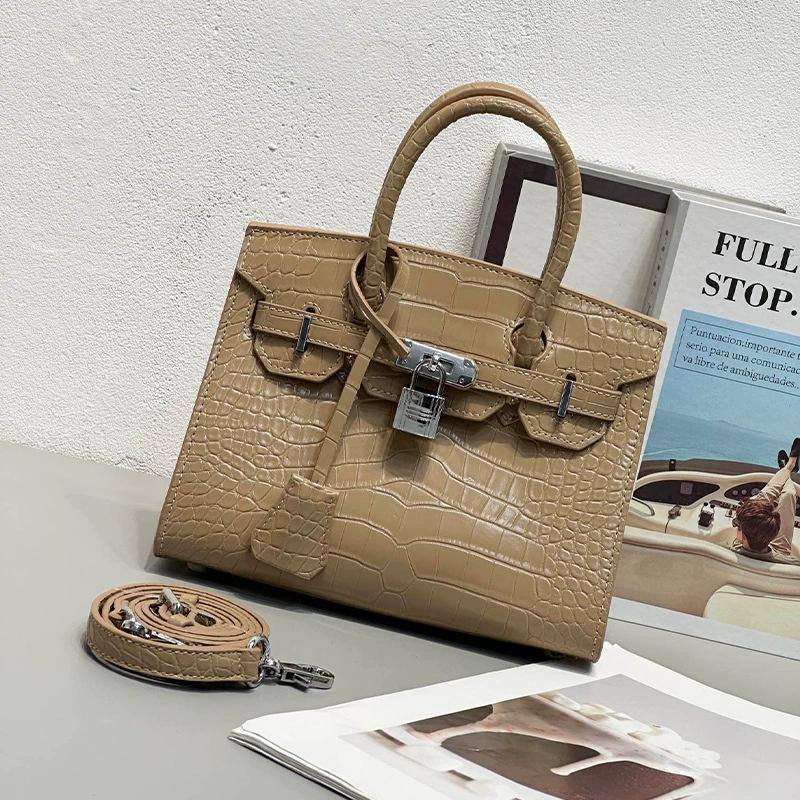 Hermes

Best quality

With box’s
🎁🎁🎁

110 dhs❤️
size 20cm

Zain158
♥️♥️♥️