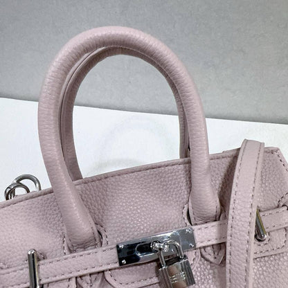 Hermes

22*12*7cm
70 dhs🇦🇪🇦🇪

Zain17
♥️♥️♥️