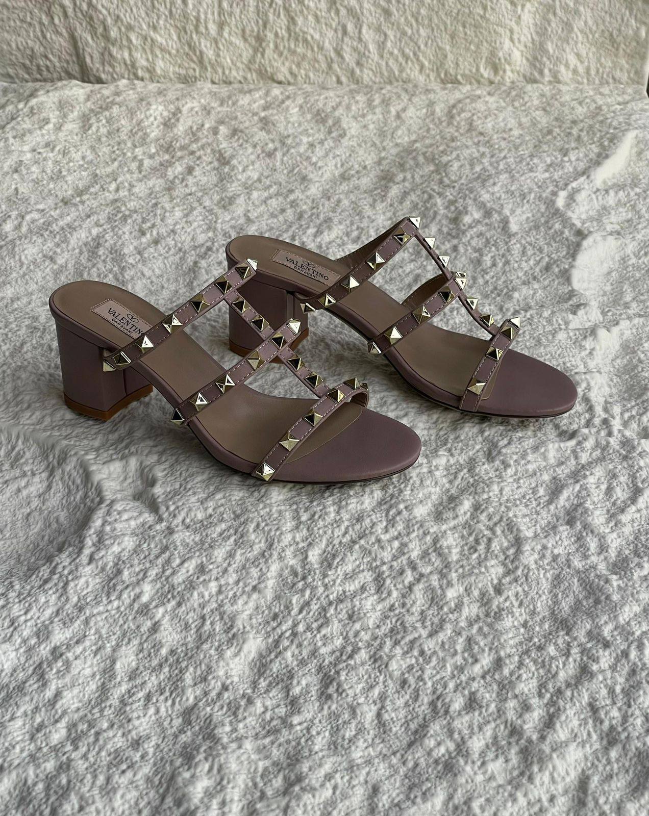 Valentino
SuperMaster Quality 💯
450 dhs🌺
Size:36-41💥

Zain171
♥️♥️♥️