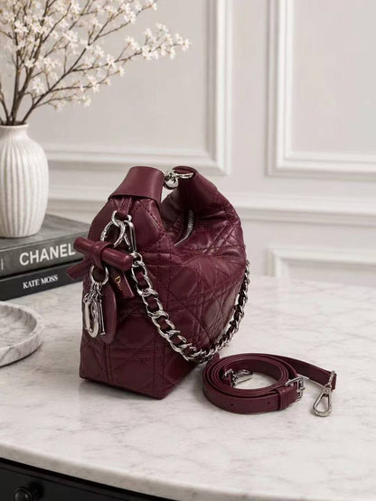 Dior
110 dhs🇦🇪🇦🇪
With box

Zain219
♥️♥️♥️