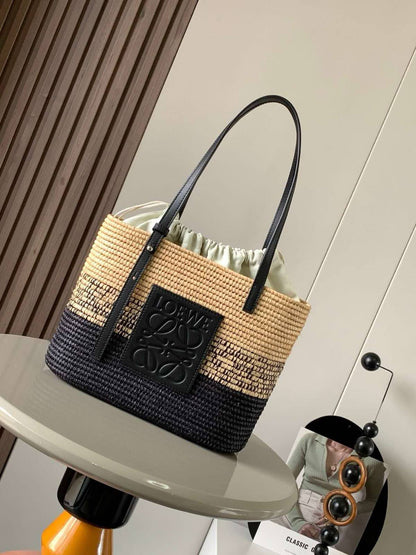 Loewe 
super master quality 
new collection ❤️
Available ✨💕
With full packing 📦
For Price 👇 WhatsApp✅
0568585901 
0507557372
0552275751 Owner Zain 👌

Zain252
♥️♥️♥️