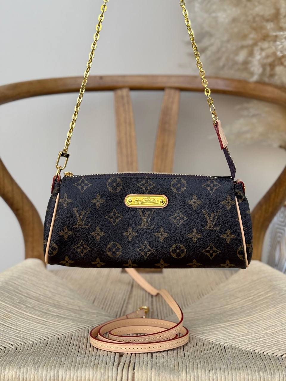 LV
25cm
310 dhs✅
Top quality 
With box🎁

Zain167
♥️♥️♥️