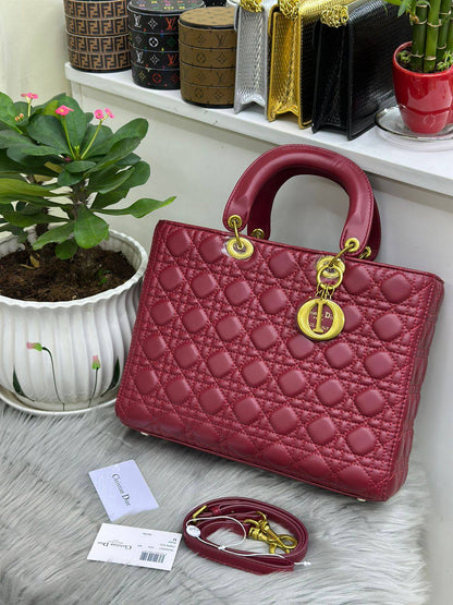 DIOR
SIZE  ………32CM 🥰
120 dhs❣️

Zain224
♥️♥️♥️