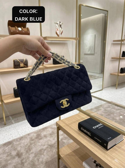 Chanel ᴅᴏᴜʙʟᴇ ғʟᴀᴘ
ɢᴏʟᴅ ʜᴀʀᴅᴡᴀʀᴇ 
ᴠᴇʟᴠᴇᴛ/sᴜᴇᴅᴇ ʟᴇᴀᴛʜᴇʀ 
ᴡɪᴛʜʙᴏx
sɪᴢᴇ:25ᴄᴍ
110 dhs✅

Zain56
♥️♥️♥️
