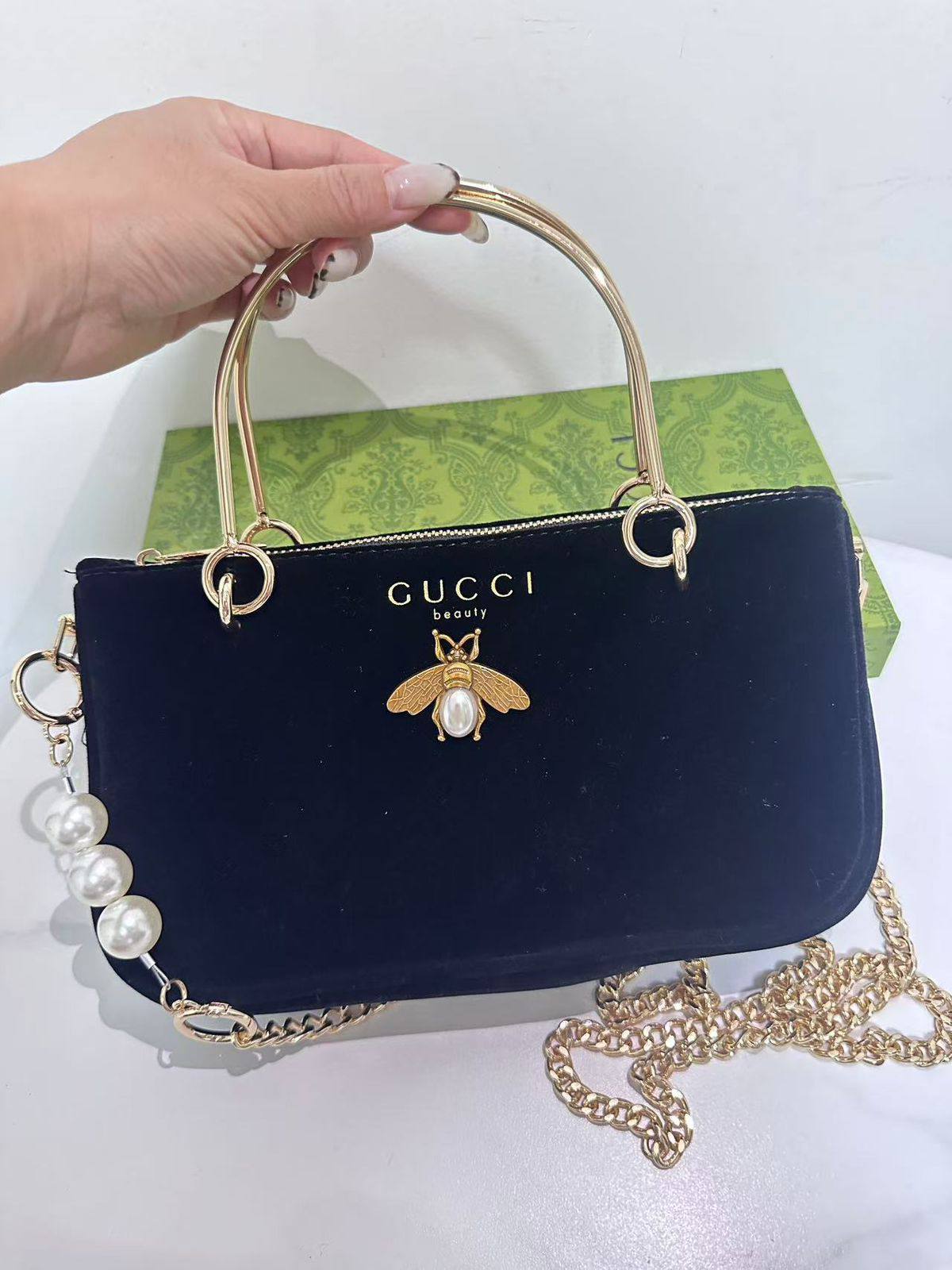 Gucci

115 dhs🇦🇪🇦🇪
have box

Zain07
♥️♥️♥️