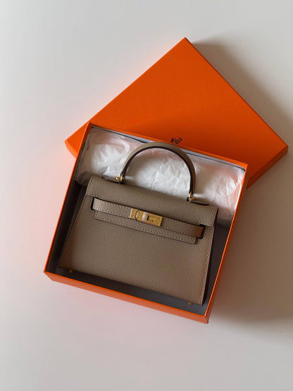 Hermes minikelly 19cm💕master quality😍

with box❤️
🎁🎁🎁

340 dhs🪙🌨️

Zain52
♥️♥️♥️