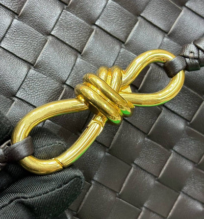 BOTTEGA 

NEW CAME 

HIGH QUALITY 

120  DHS……
32cm

Zain39
♥️♥️♥️