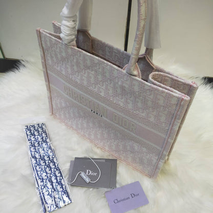 Dior

125 dhs🇦🇪🇦🇪
High quality 

Zain235
♥️♥️♥️