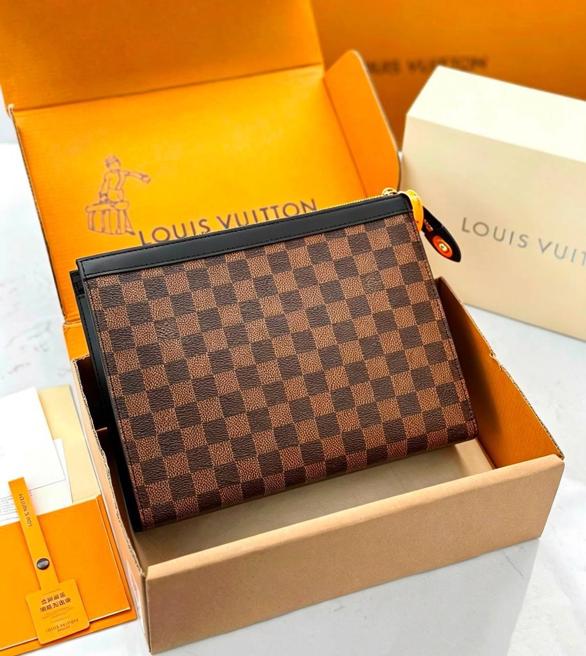 LOUIS VUITTON 

HAND BAG 
POUCH NEW 
CAME GOOD 
QUALITY WITH BOX

85 dhs🇦🇪🇦🇪🇦🇪

Zain39
Zain295
♥️♥️♥️
