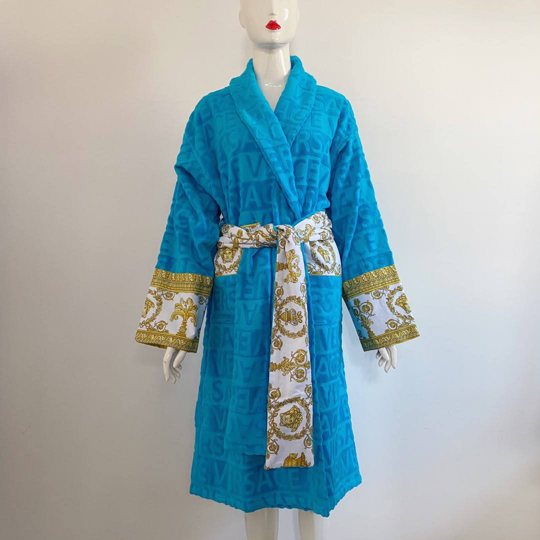 ه*New collections*                                                
VERSACE BATHROBE
*Super Master quality*
*Sizes:FREE SIZE*

750 dhs🇦🇪🇦🇪

Zain308
♥️♥️♥️