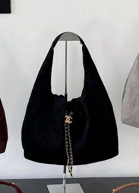 Chanel 
110 dhs❣️

Zain143
♥️♥️♥️