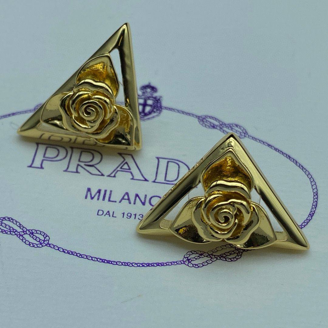 MASTER 
EARRING
WITH BOX AND PAPER BAG🛍️🎁
50 DHS✅

Zain89
♥️♥️♥️