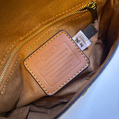COACH 
 GOOD QUALITY
 WITH BOX 
90 dhs💓
Size:25cm

Zain39
♥️♥️♥️