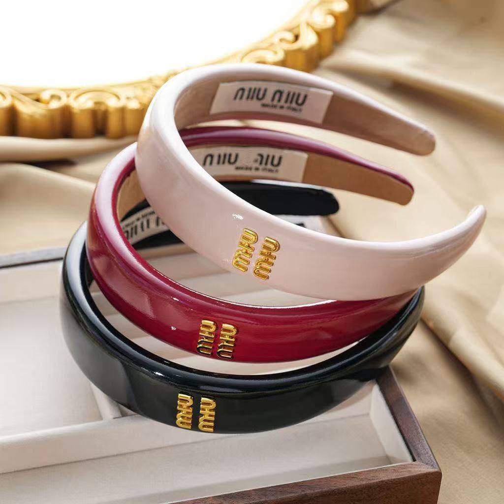 MIU MIU
HAIR BAND
190 dhs🇦🇪🇦🇪

Zain328
♥️♥️♥️