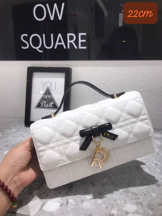 Dior 
120 dhs✅ 

with box
🎁🎁🎁

Zain07
♥️♥️♥️