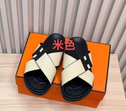Hermes Mens Slipper

Size :39 to 45
105 dhs🪙💕

Zain241
♥️♥️♥️