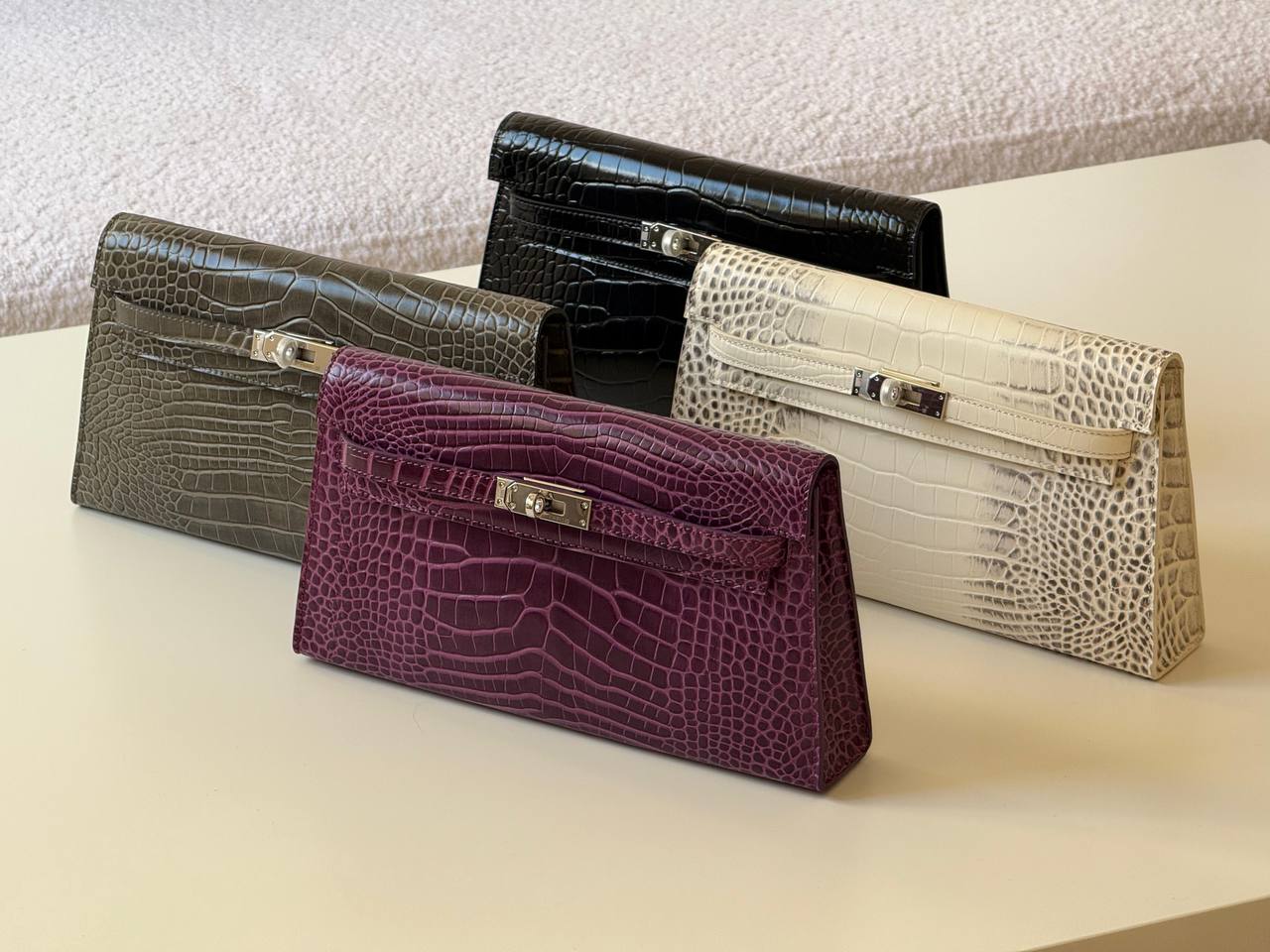 Hermes Elan croc 27cm💕master quality😍

with box❤️ 
🎁🎁🎁

700 dhs🪙💚

Zain52
♥️♥️♥️