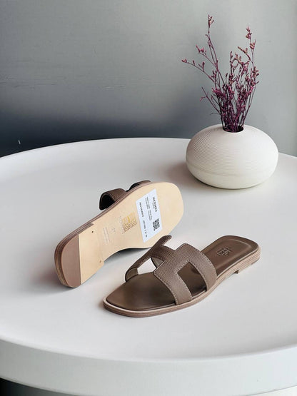 Hermes ✨🖤💚
Size 36-41
_Super master high quality_🪡
450 dhs💓

Zain176
♥️♥️♥️