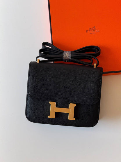 Hermes 

constance 19cm 💕

Master quality😍
with box❤️
340 dhs🇦🇪🇦🇪

Zain52
♥️♥️♥️
