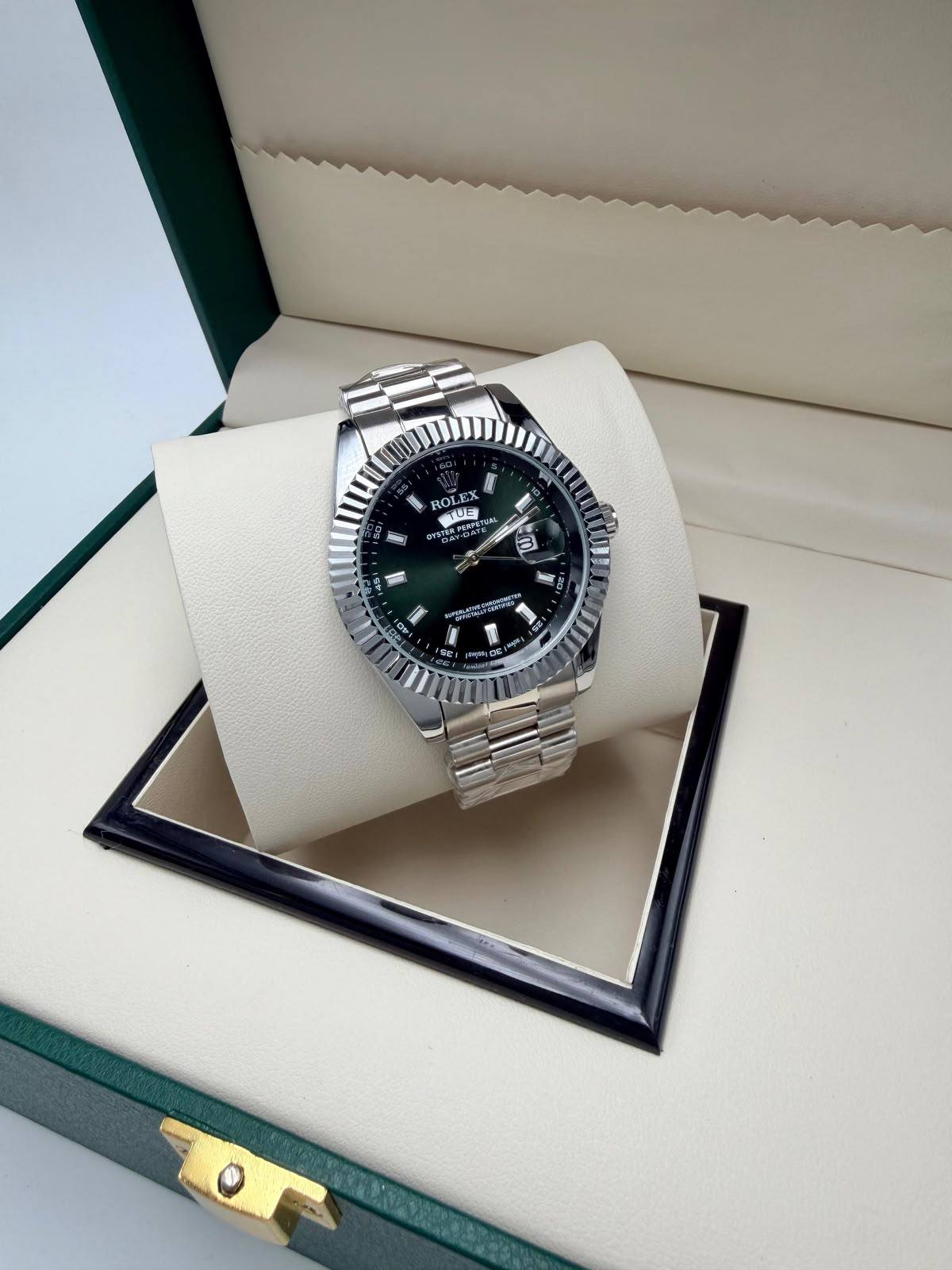 Rolex

60 dhs🇦🇪🇦🇪

Zain45
♥️♥️♥️